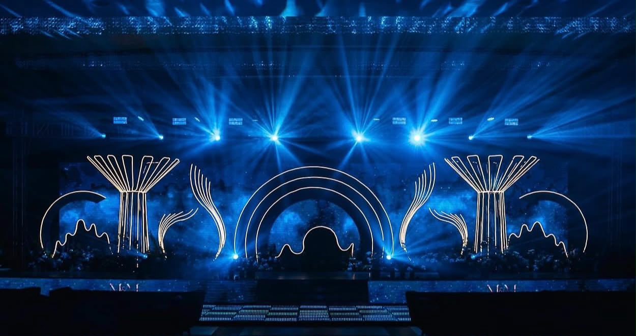 Stunning musical sangeeth evening stage with dynamic light installations